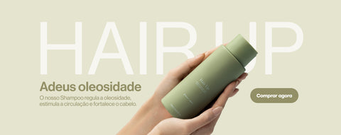 Banner de Página Principal para Desktop com Shampoo Antiqueda Hair Up e menção aos benefícios do mesmo.